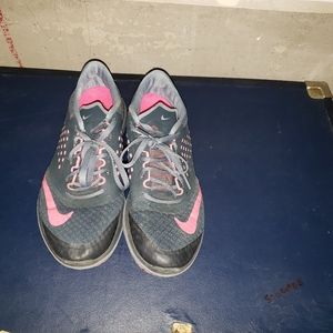 Women's sneakers size 7.5